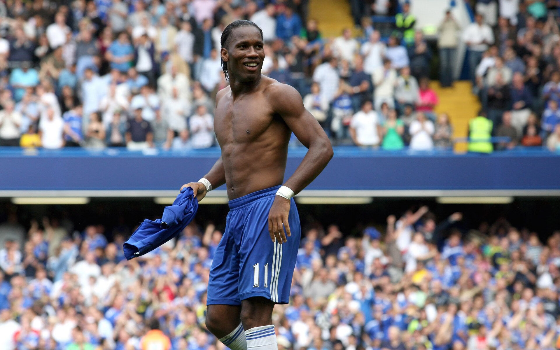 曼联在主场迎来关键胜利，积分榜前列稳固